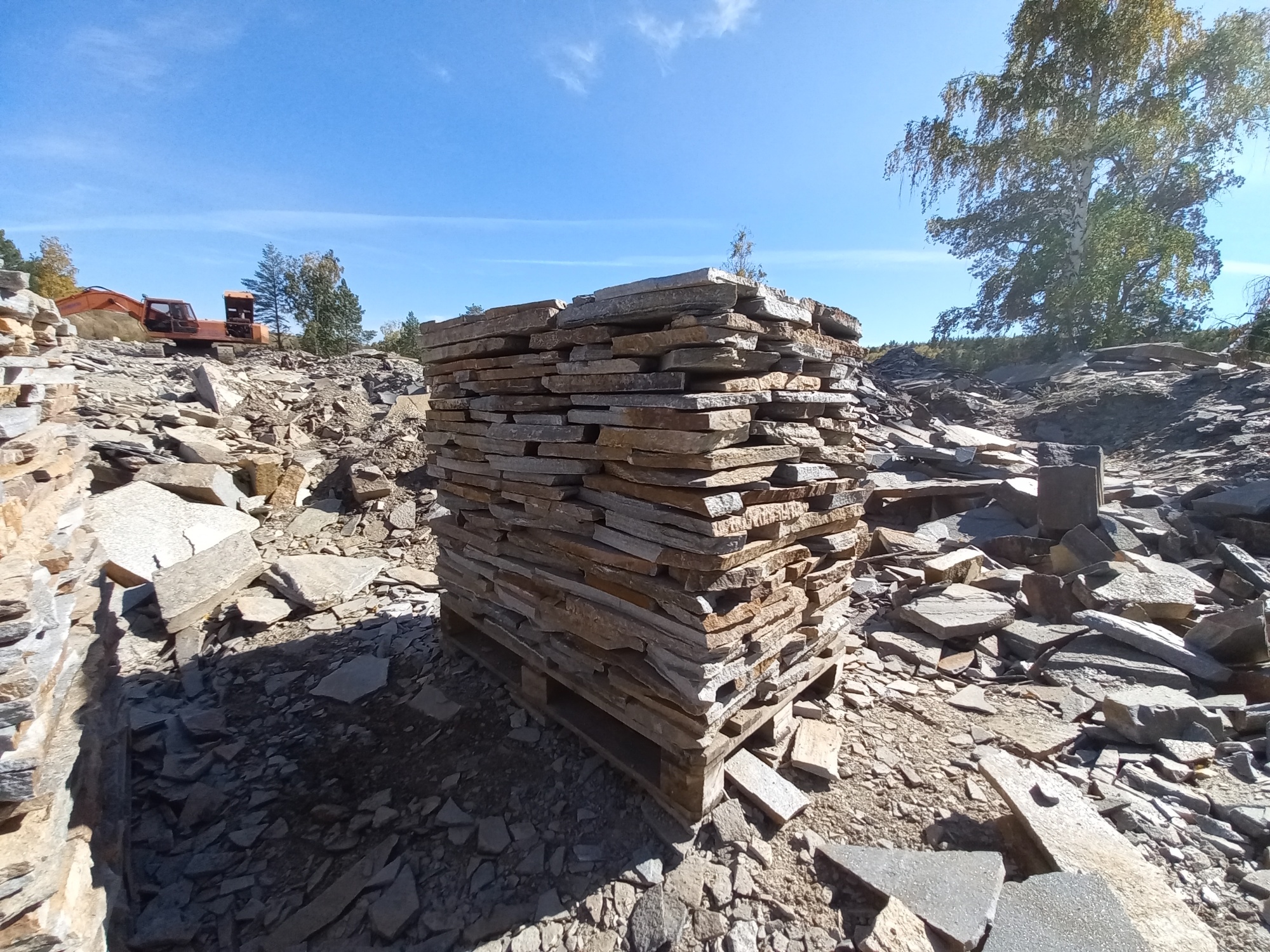 Плитняк златолит серебристый для мощения на бетон купить в Забайкальском крае