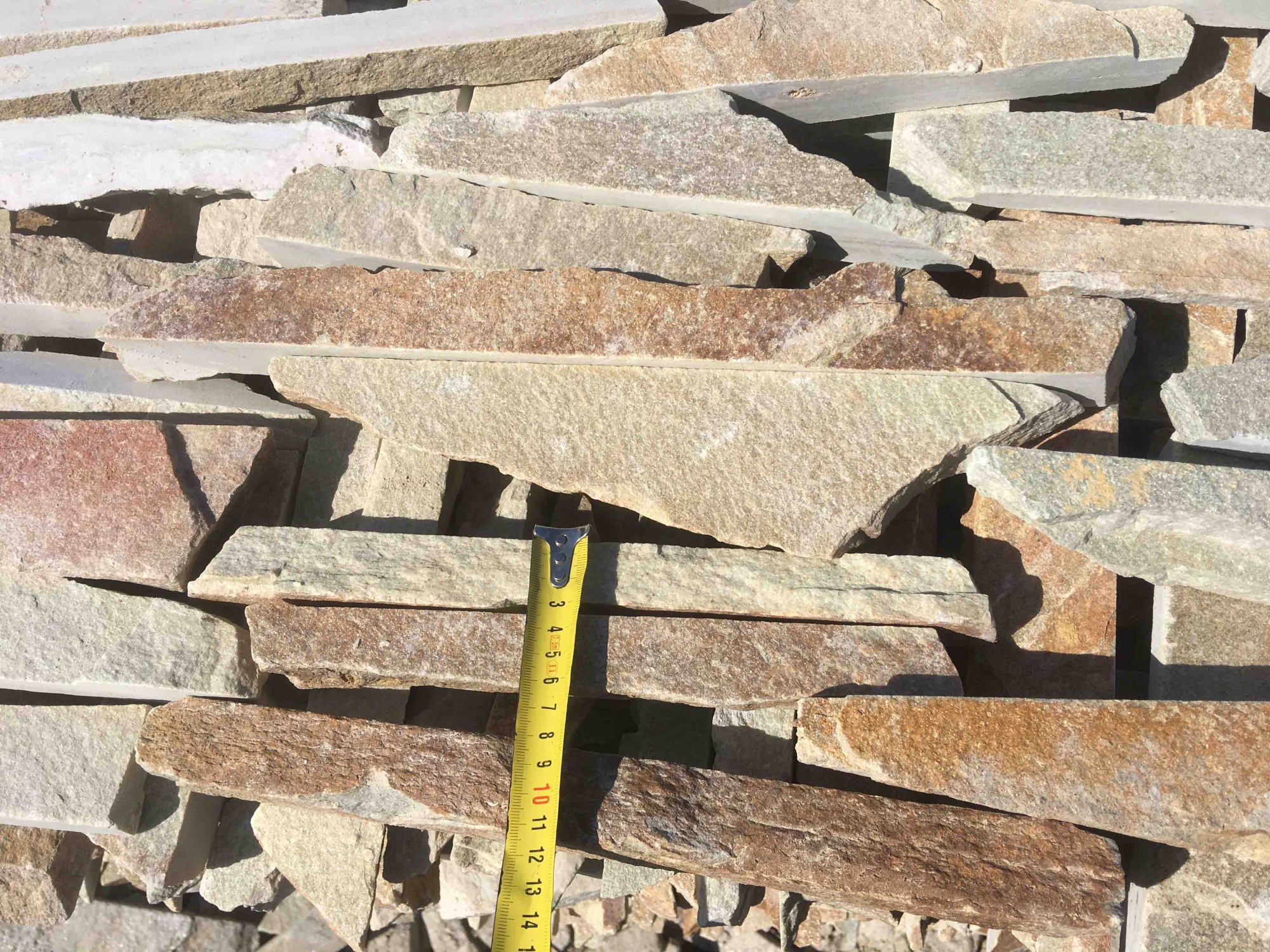 Горбушка златолит золотистый для облицовки купить в Забайкальском крае