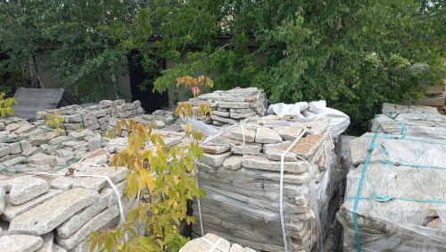 Плитняк галтованный гранитный для ландшафтного дизайна купить в Забайкальском крае