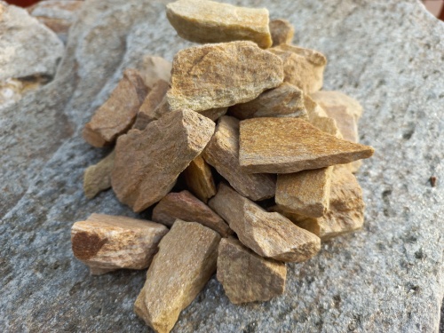 Златолит жёлтый декоративная каменная крошка купить в Забайкальском крае