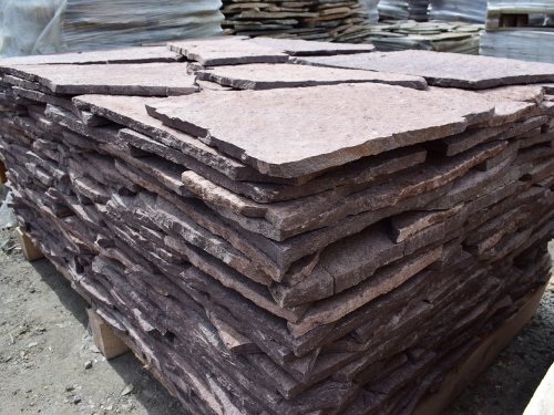 Плитняк лемезит бордовый для облицовки цоколя 20-25 мм  купить в Забайкальском крае