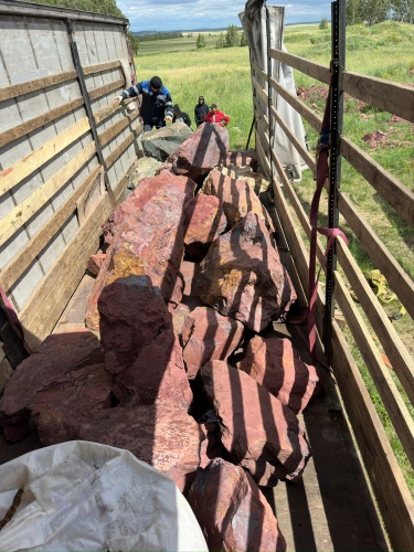 Ландшафтные глыбы красно-фиолетовые 200-1000 килограмм купить в Забайкальском крае