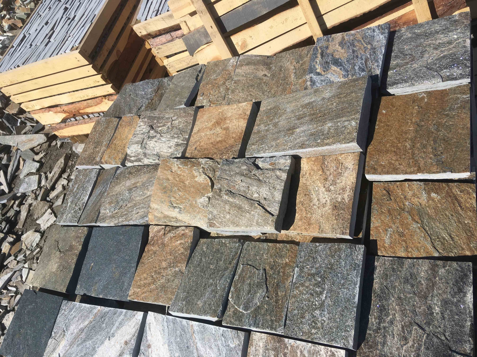 Плитка пилёная златолит Уральский для цоколя, отмостки купить в Забайкальском крае