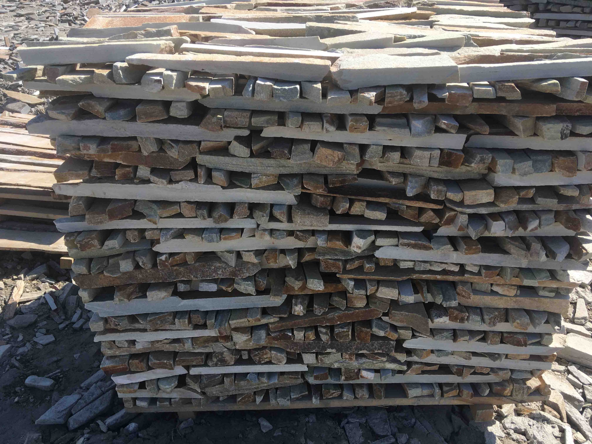 Горбушка златолит золотистый для облицовки купить в Забайкальском крае