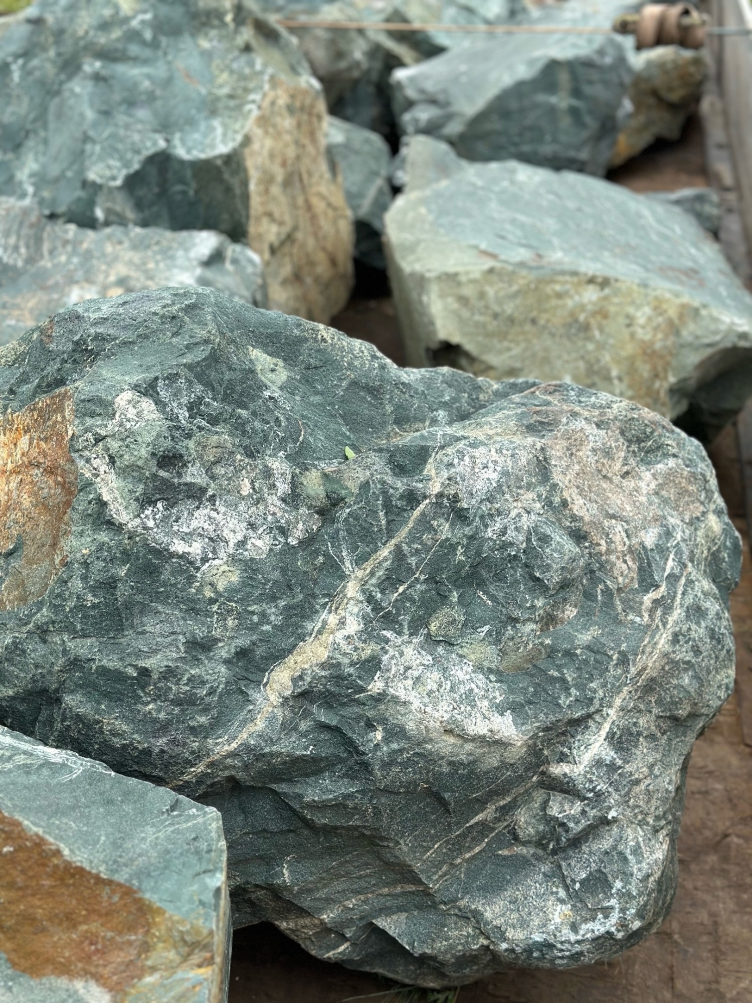 Камни для ландшафтного дизайна зелёные 10-60 килограмм купить в Забайкальском крае