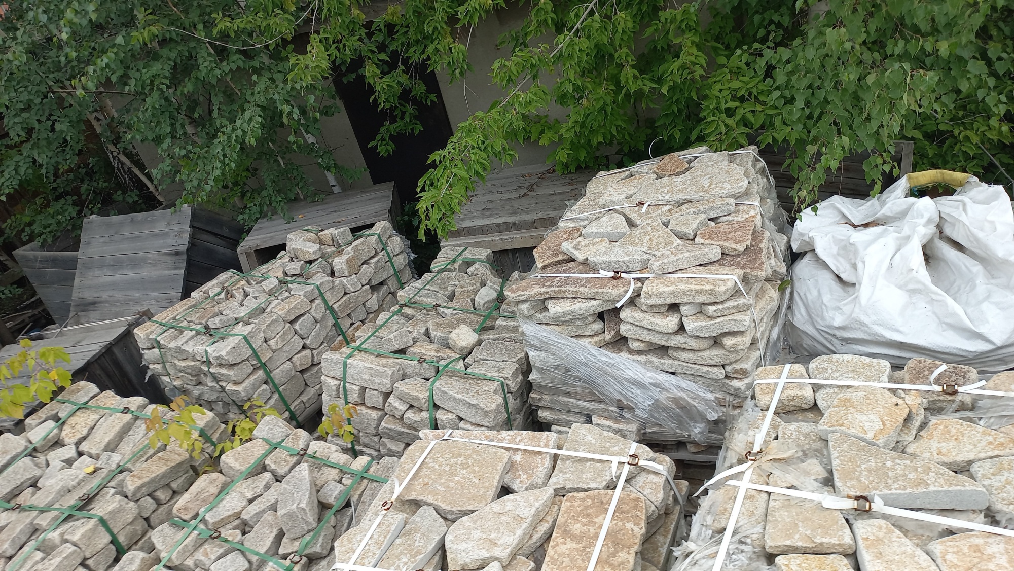 Плитняк гранитный галтованный купить в Забайкальском крае