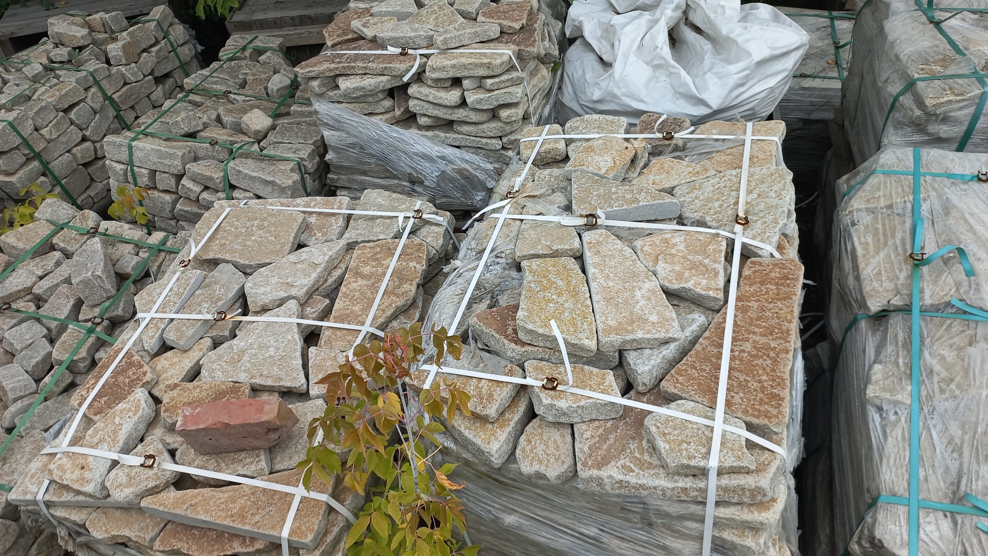 Плитняк гранитный галтованный купить в Забайкальском крае