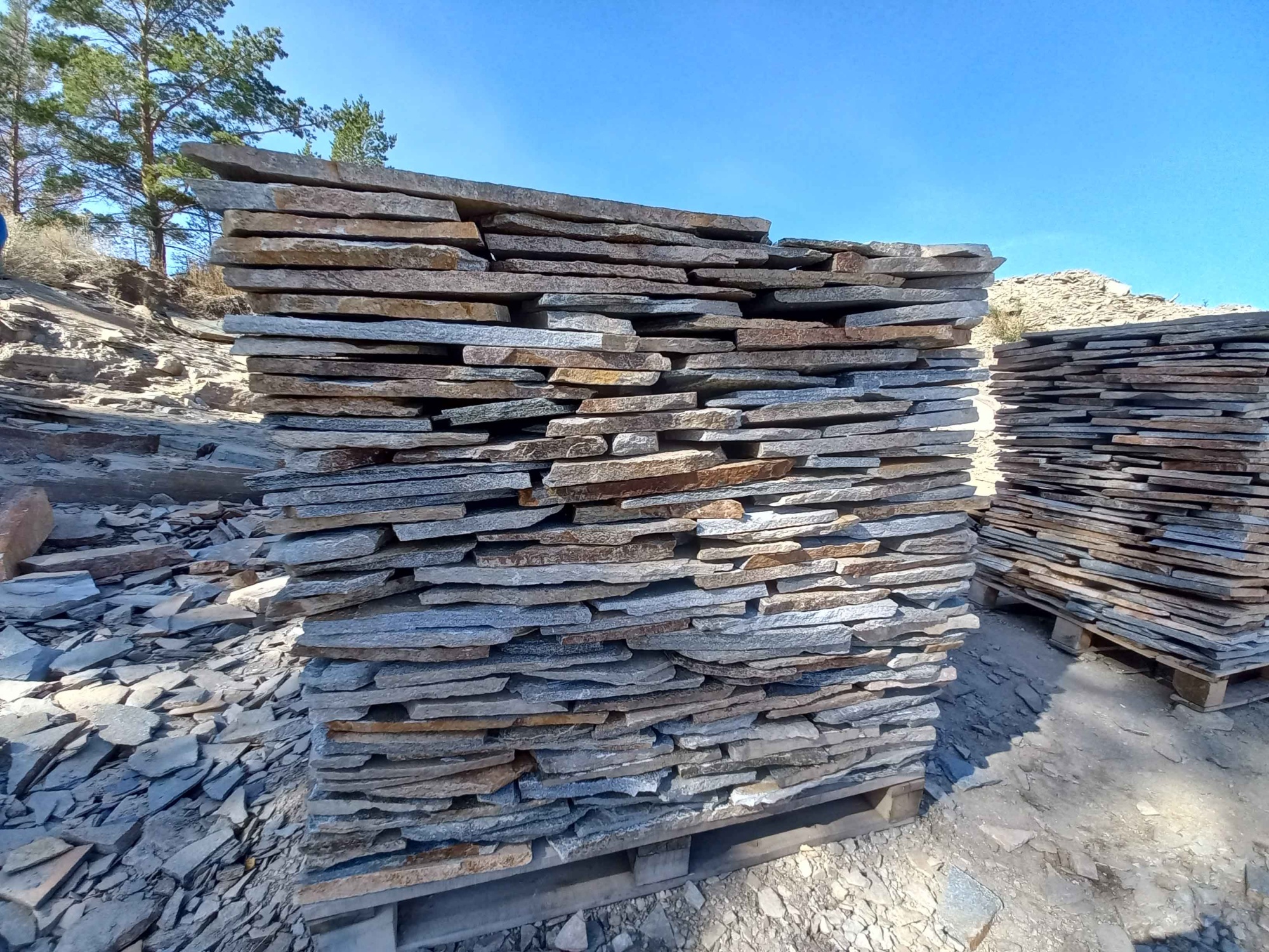 Плитняк златолит серебристый для фасада купить в Забайкальском крае