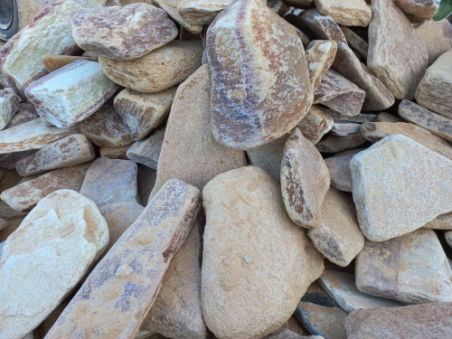 Златолит жёлтый, жёлто-зелёный глыбки и валуны для ланшафтного дизайна купить в Забайкальском крае