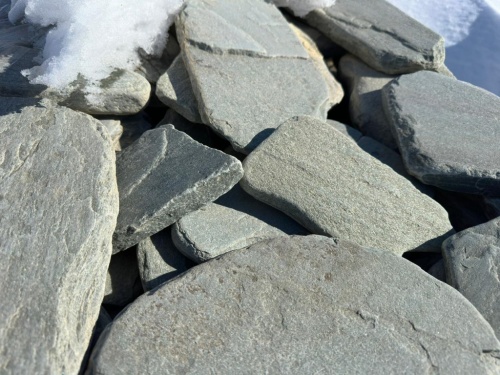 Плитняк златолит зелёный галтованный для фасада купить в Забайкальском крае